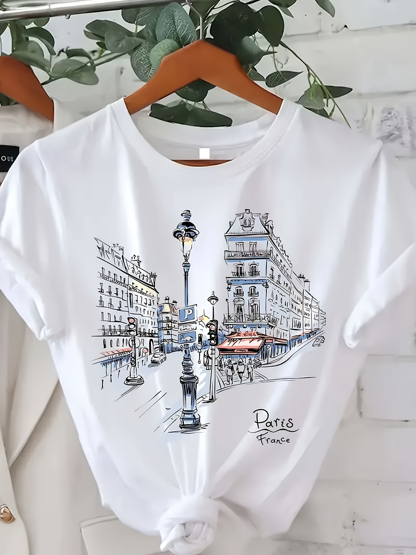 Street Fashion In Paris - تي شيرت نسائي مطبوع عليه شارع