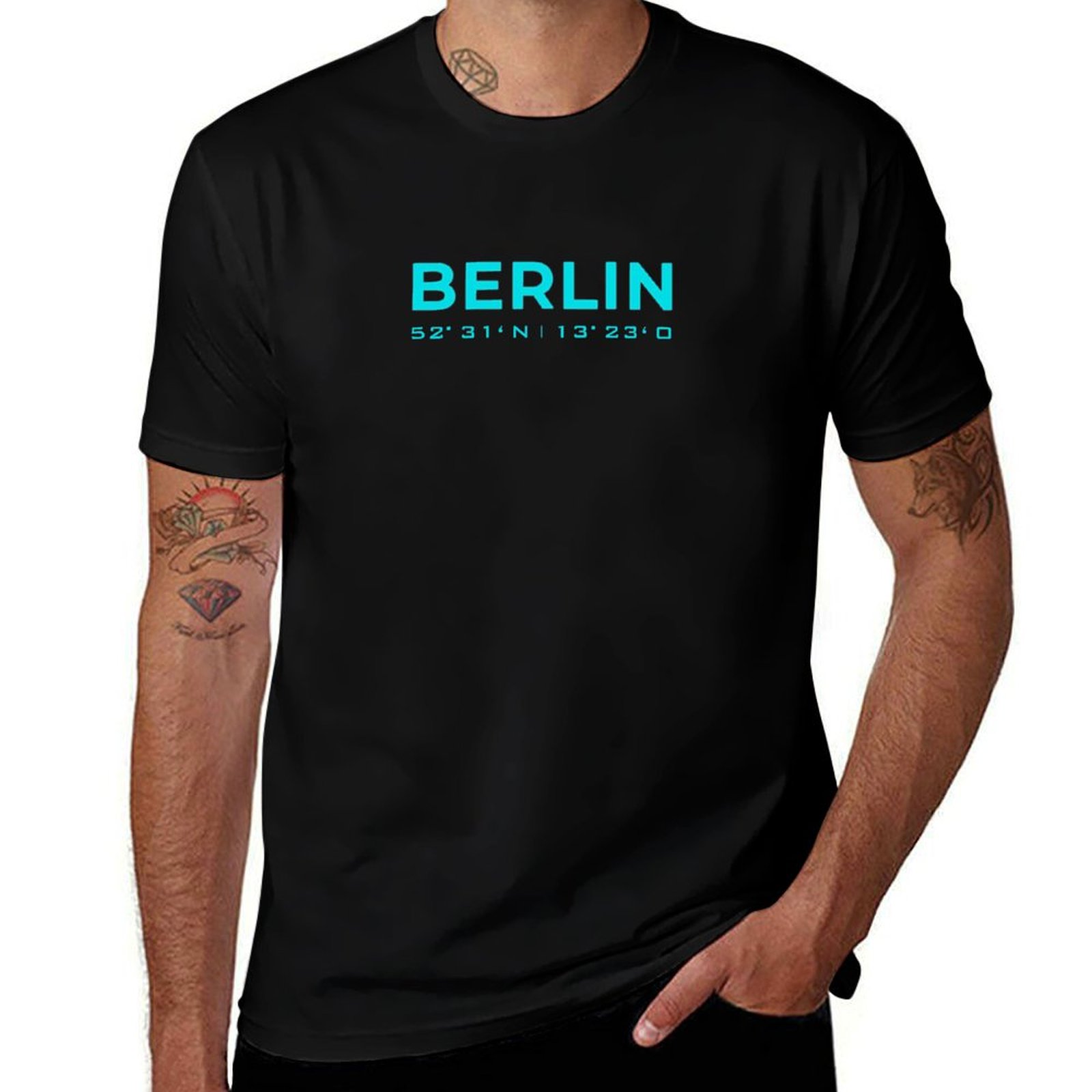 تي شيرت هوم برلين بتصميم أزرق  - مراجعة Street Fashion Berlin وسعره